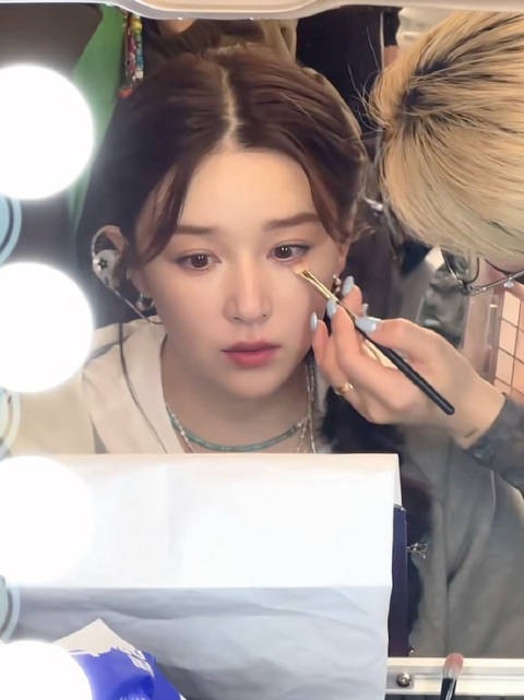 阚清子有下颚线了