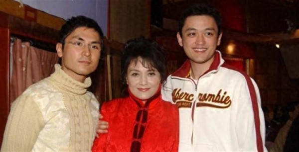 香港知名男星和哥哥决裂，多年没有联系，妻子遭拒绝出席母亲葬礼