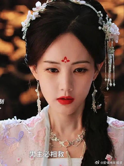 两人感情刚升温，好不容易亲上了，结果下一秒男主就掉马甲了，这下完蛋了