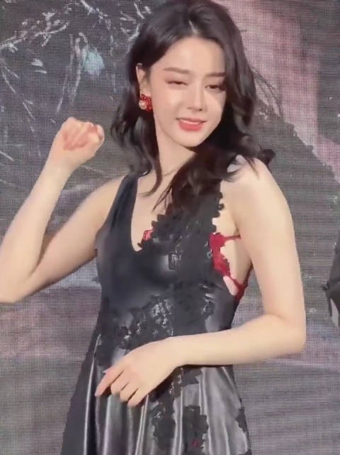 热巴内穿红色蕾丝跳舞真是太会了 l