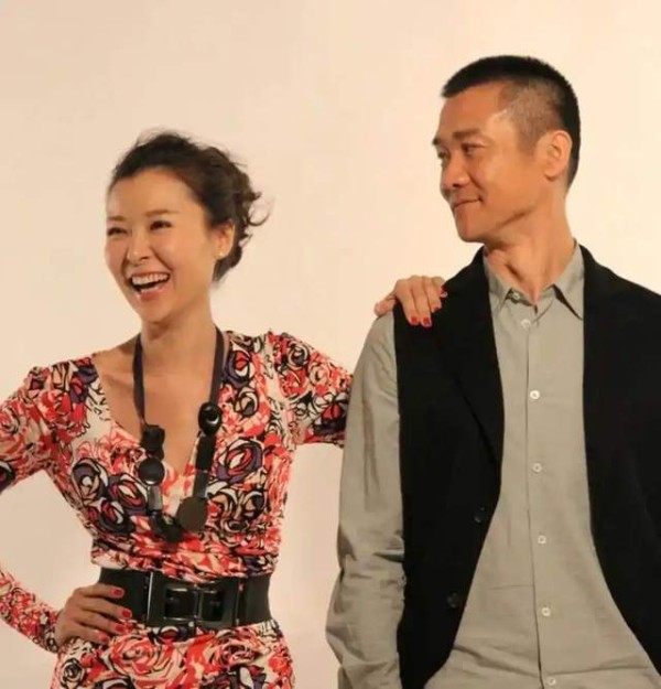 柯蓝黄志忠约会看话剧！交往15年仍不婚，女方大方，男方稍显谨慎