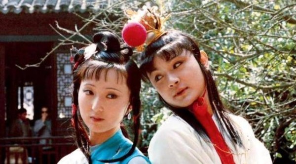 宝钗和宝玉成婚，贾元春送来一匹锦，贾母见后大吃一惊，贾府完了