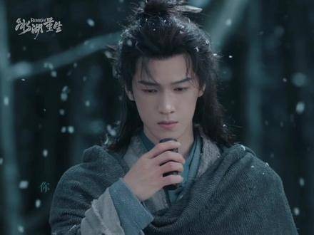 独自吞咽苦楚，默默肩负所有重担