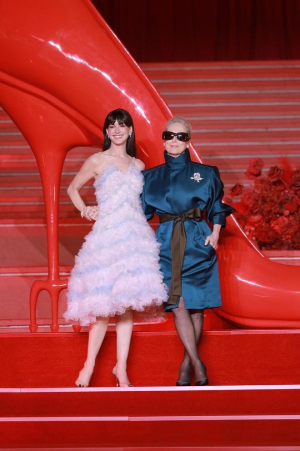 梅姨海瑟薇“双女王”20年后沪上同框:有些感动比电影更动人