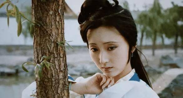 《红楼梦》中的一大漏洞,黛玉睡一觉过去6年,为何消失不见了?