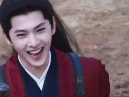 杨洋新造型引发关注