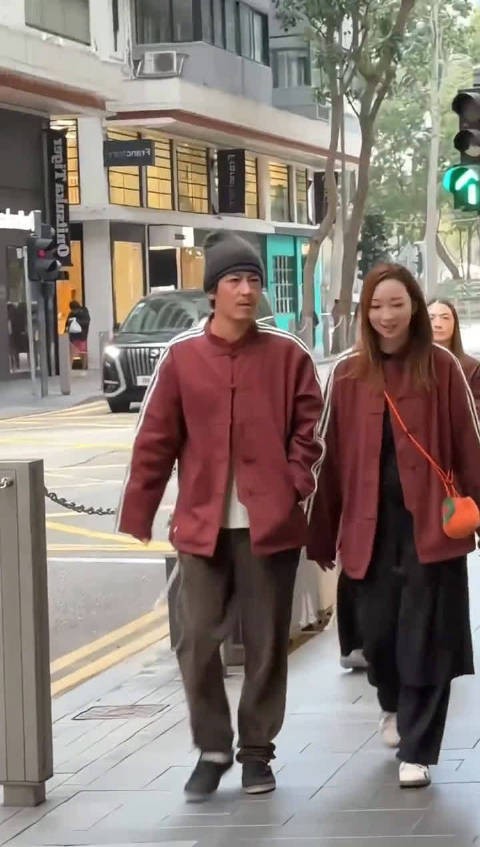 有点不敢相信自己的眼睛，但这就是陈冠希啊