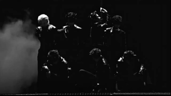 时代少年团发布加冠概念海报,少年破风舞台引期待