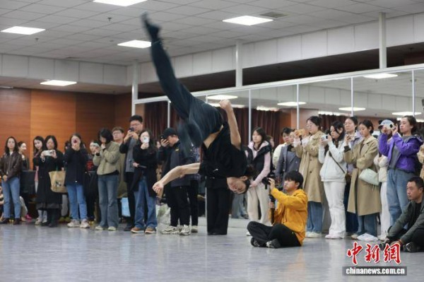 辽宁歌舞团举办《古色·国宝辽宁》排练开放日活动