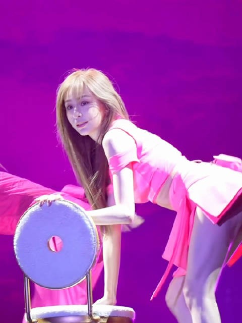 王心凌怎么穿怎么扭也不觉得擦边,奇怪不奇怪?