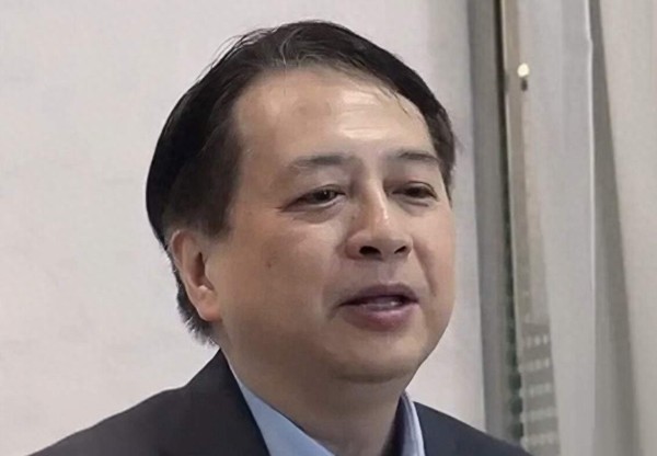 香港知名演员突然离婚,在澳门开餐厅,身材发胖发际线后移