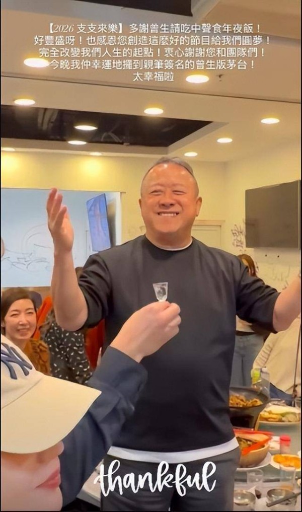 香港资深男星慈善生日宴场面超台庆，一代女神罕见现身支持