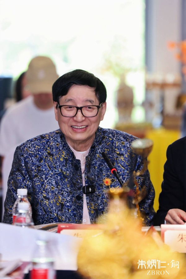 熔铜艺术家、中国工艺美术大师朱炳仁.jpg
