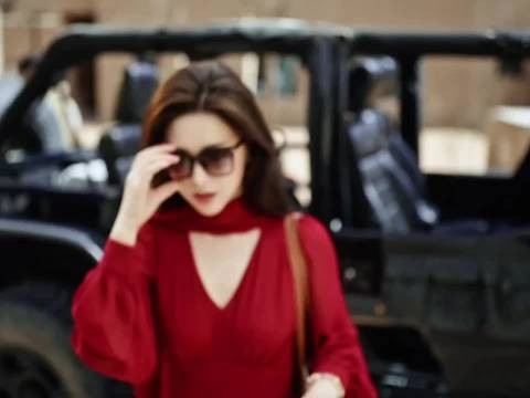 朱珠《蜜语纪》造型精致气质出众