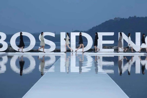 光影交织时尚叙事｜波司登北影节光影风尚开幕大秀多面登场