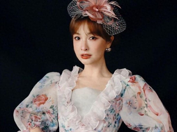 吴昕带“帅气”男友与何炅和李维嘉聚餐，相恋五年不结婚，正常吗