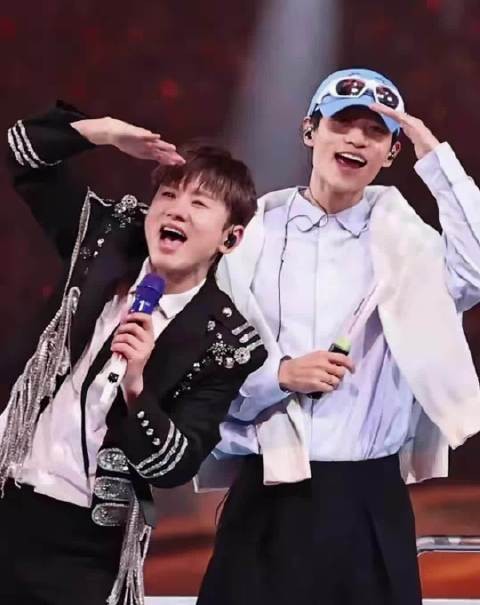 “晨晨，快二十年了，我和魏晨，都彼此互相支持了很多年”