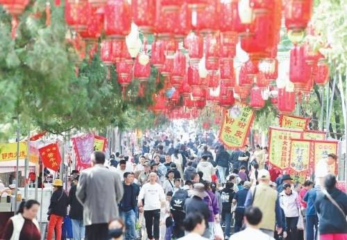 千佛山“三月三”民俗文化庙会启幕 祓禊古礼引游客穿越千年