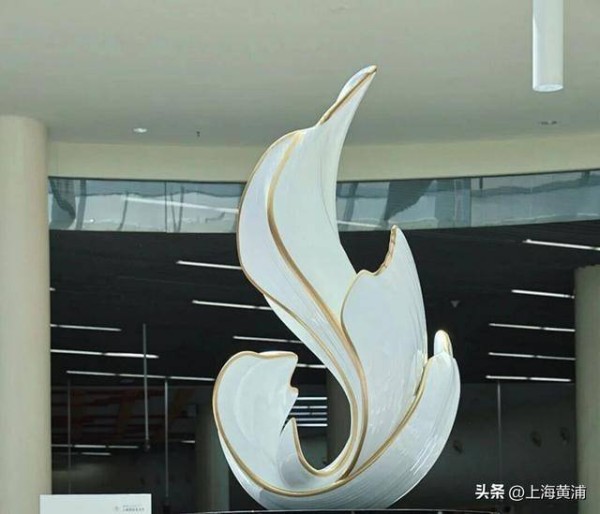 一朵特别的“花”在人民广场地铁站惊艳亮相