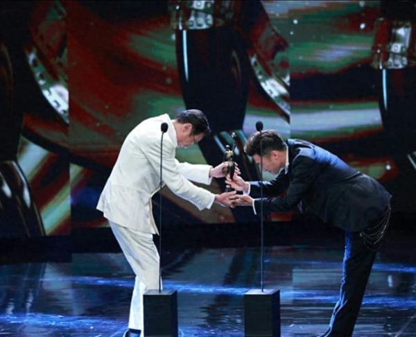 原来她是梁家辉妻子 ，曾勇闯黑帮救他，难怪丈夫晚年照样大红大