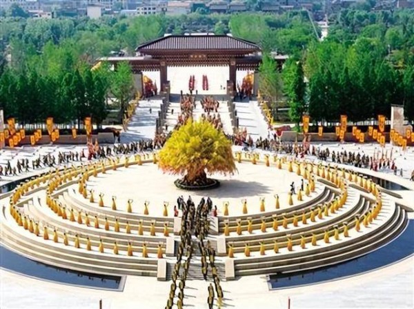 春风谒祖赴盛会 古韵新辉满中原