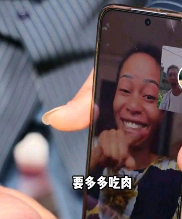 菲利斯要回来的消息杜宾不做回应，看着5岁女儿写起小作文