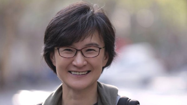 读懂董倩：那些被误读的追问，藏着最温柔的尊重