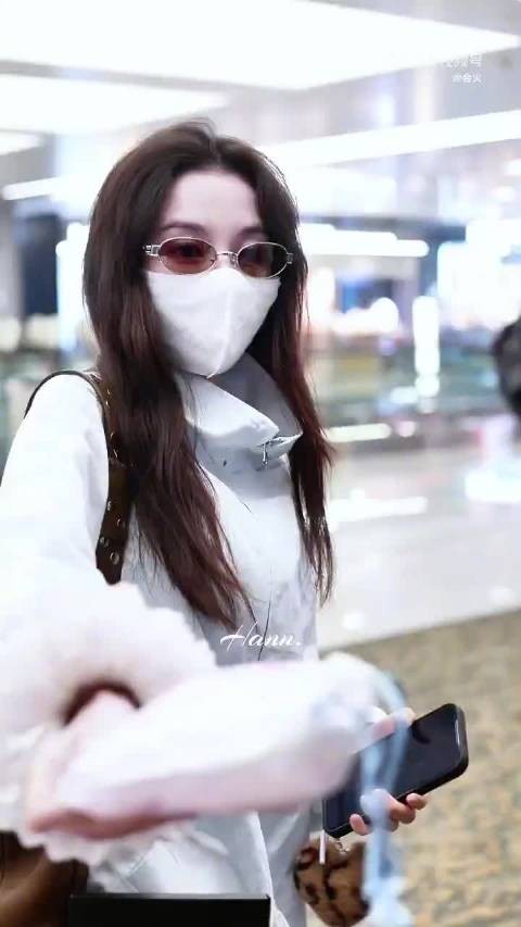 宋祖儿为粉丝站庆周年赠送礼物