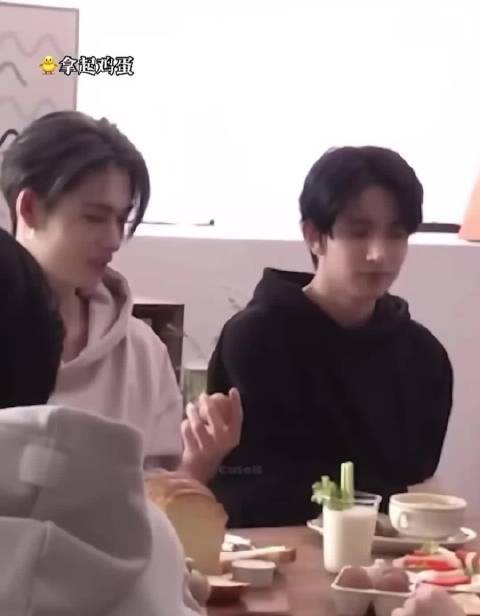 乐死我了这视频莫名的好笑，从看的到听的