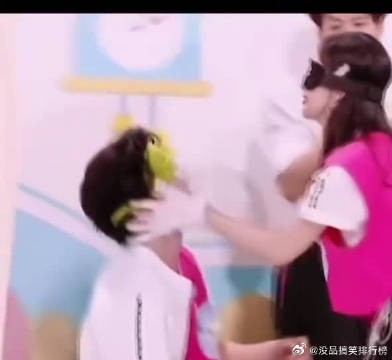 看别人拿到香包，我真的羡慕到说不出话