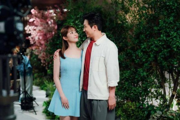 TVB新晋情侣再度合体拍广告，拍拖后愈爱愈甜，粉丝催婚