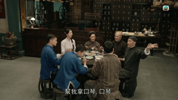 TVB“御用阿妈”生活细节曝光，丈夫身体不适仍宠妻，内地大屋意外抢镜