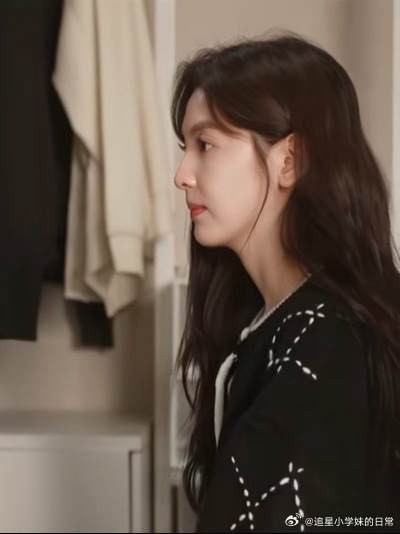 桑叶和雪花，把彼此戴在手上