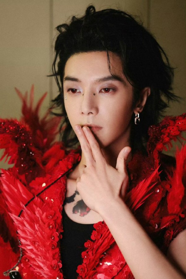 华晨宇直播落泪这次是真栽了，损失太大了！十几亿乐园梦彻底搁浅