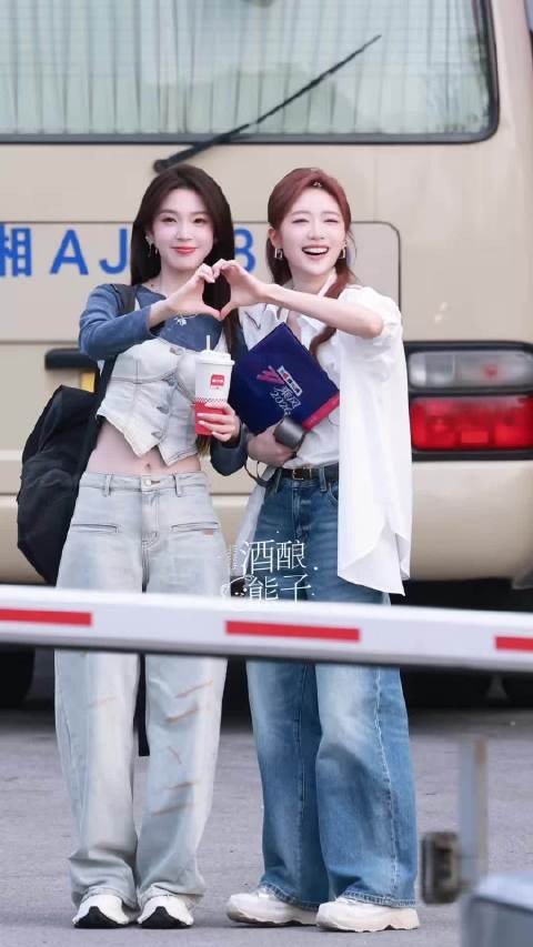 朋友们我又被瑶月萌哭了咋办，就这样一把搂腰，家产就这样稳稳的很安心