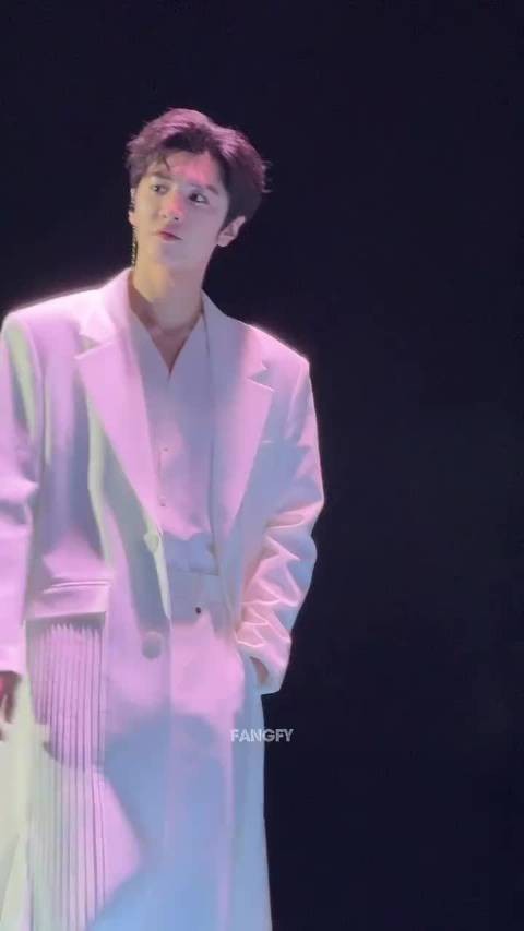 陈哲远泰国活动原相机生图视频，状态怎么样？