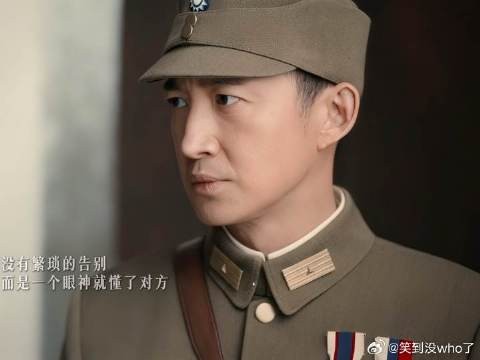 没有对话只靠眼神，就能感受到他们眼中浓厚的爱意