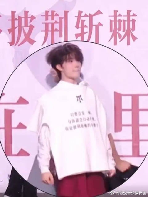 这个小萌饼一秒八百个小动作太可爱了