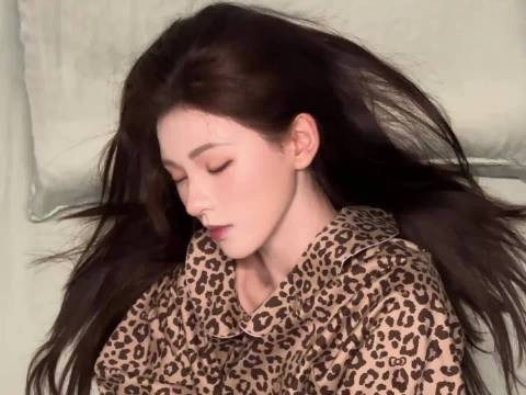 张予曦瘦而有肌肉柔弱外表下坚强有干劲合伙人表现圈粉