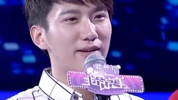 魏笑与邱雨硕结婚，初中校友曾同登《非常完美》