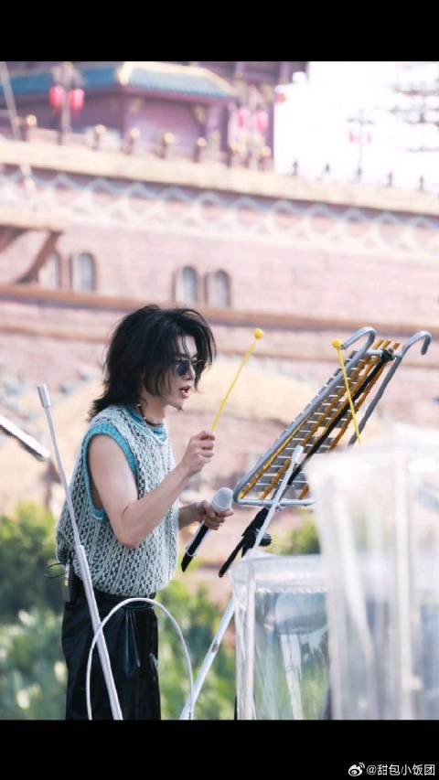 华晨宇这造型也太酷了！是火星人没错，网友：酷盖！