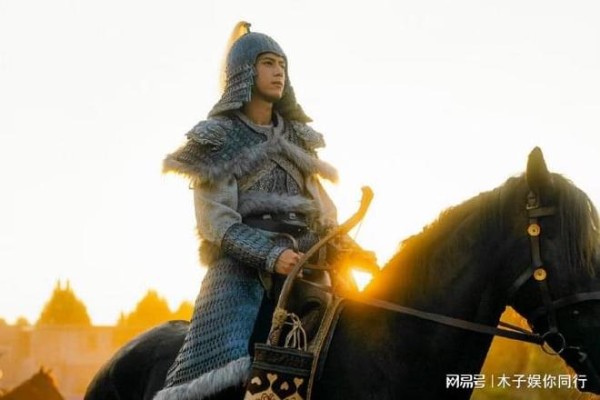 李现“失踪”半年去爬山，归来一笑，内娱的天都亮了