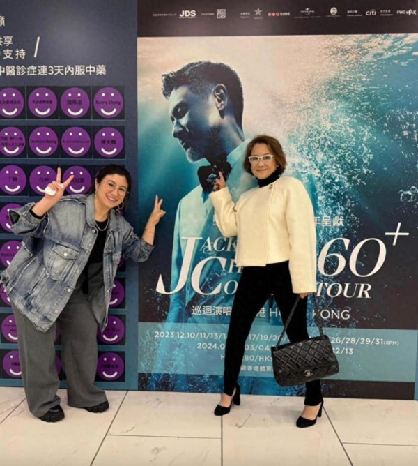 甄妮38岁女儿近况曝光，长居美国做幕后工作，身宽体胖长得像母亲