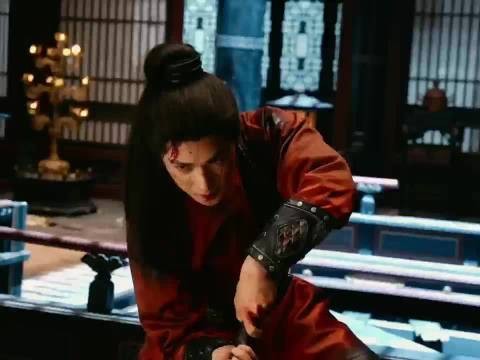 杨洋《雨霖铃》展昭打戏特辑曝光，逆光抽刀尽显武侠风范