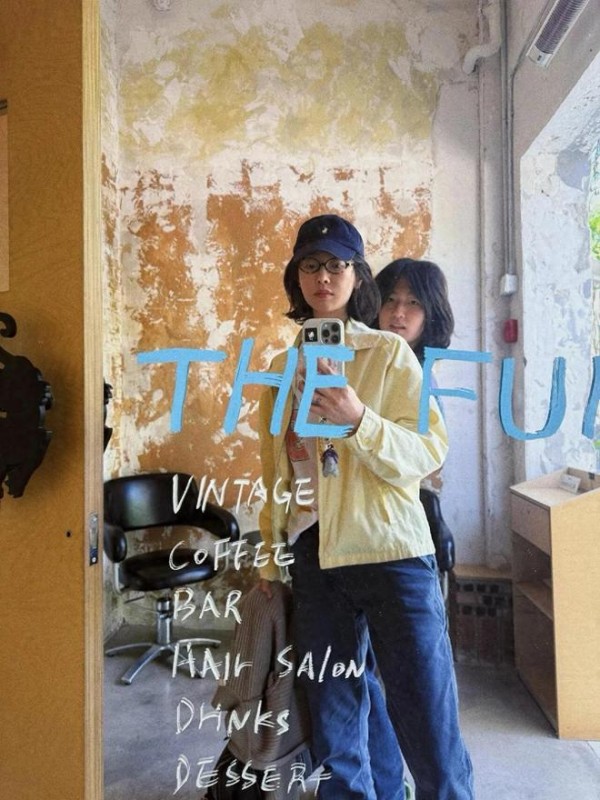 白百何带大儿子剪头发，18岁元宝换发型变帅气美男，继承妈妈颜值