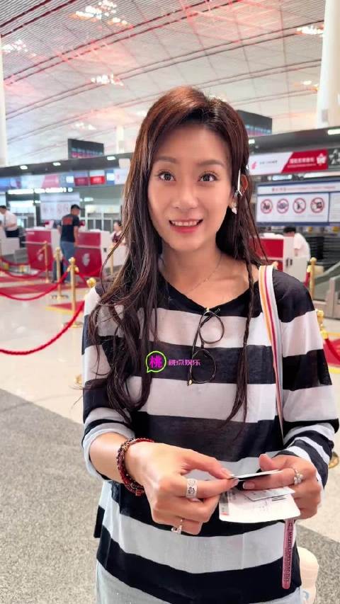 女团成员侯宇接长发亮相引粉丝期待