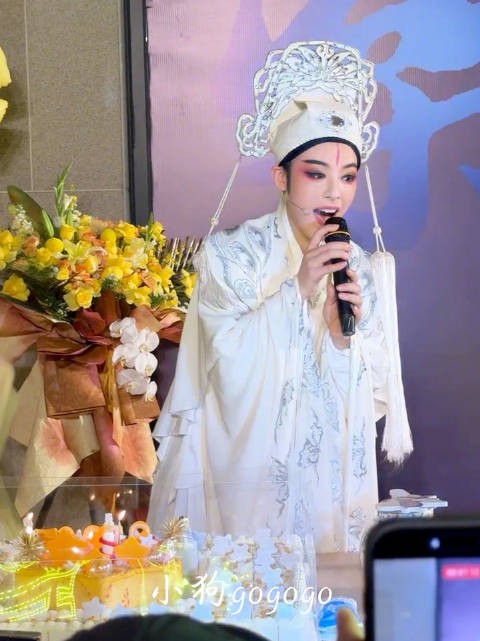 祝陈丽君生日快乐！许的愿望都实现