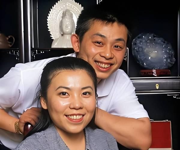 53岁邓亚萍近况曝光！嫁给林志刚婚姻幸福，如今儿子成为她的骄傲