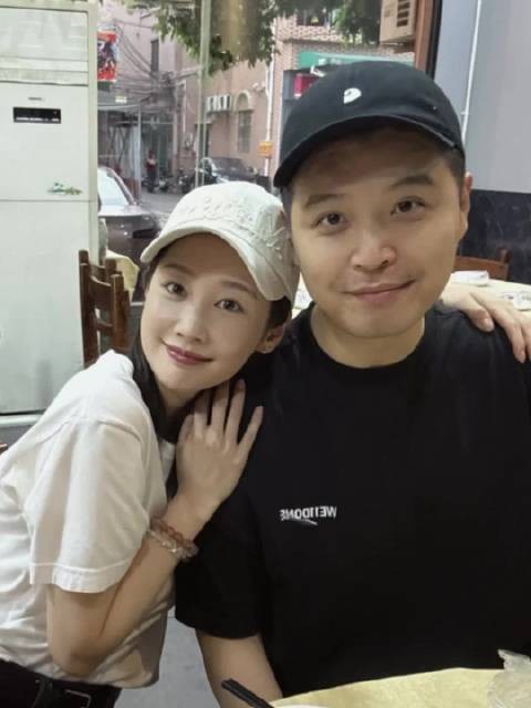 哈哈哈哈哈哈哈王菊不愧是李纯的好闺蜜,直接成了李纯马頔的Steve!