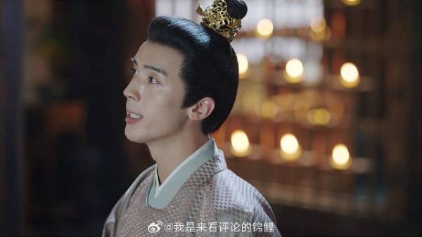 假定非来向谢危汇报，听到假定非的行为，谢危笑出声
